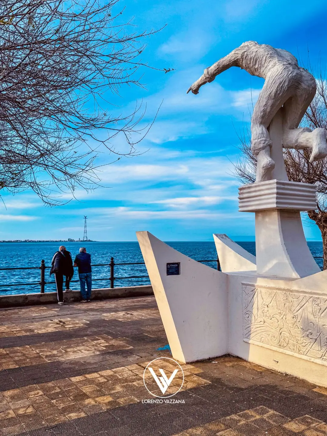 LA FOTO DEL GIORNO | Sguardi sullo Stretto: tra memoria e mare