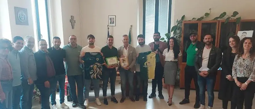 Calcio, il Real Taurianova sale di categoria e il sindaco Biasi premia la squadra