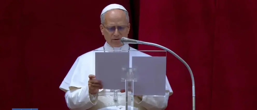 Il Papa della sobrietà, Leone XIV parla poco: gesti misurati al posto di parole e clamore mediatico\n