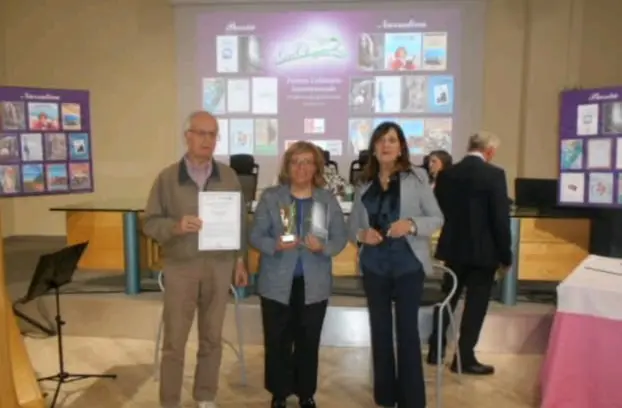 Riconoscimento per la poetessa di Locri, Luisa Totino, al premio letterario internazionale “Un Libro Amico per l’Inverno 2025”