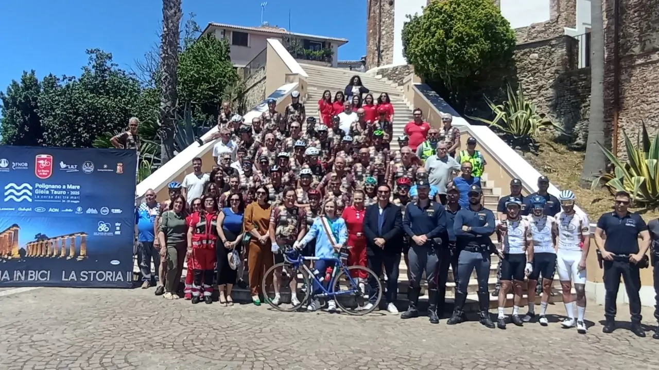 Il Tour dei tre mari organizzato da \"La storia in bici\" fa tappa a Gioia Tauro