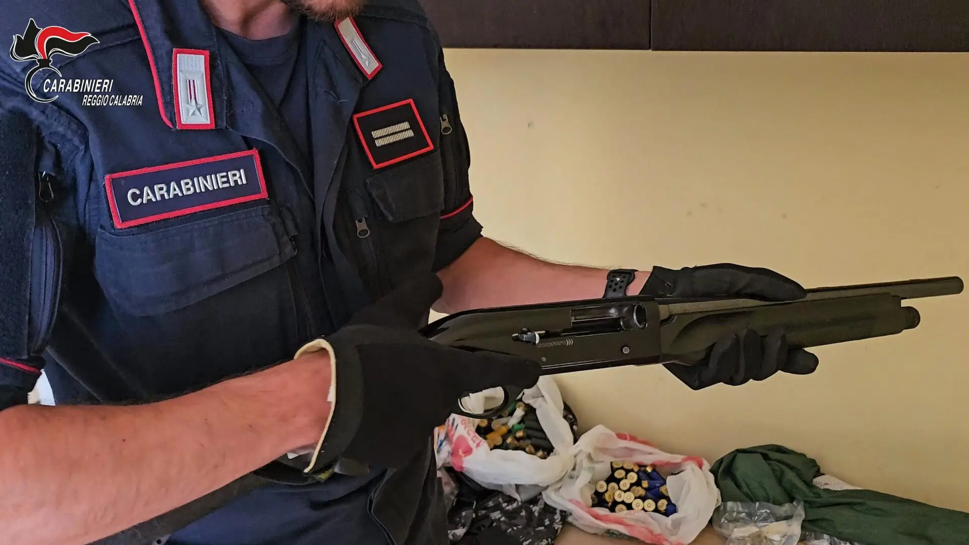 Reggio, blitz dei carabinieri ad Arghillà e al rione Marconi: sequestrate armi e droga - VIDEO