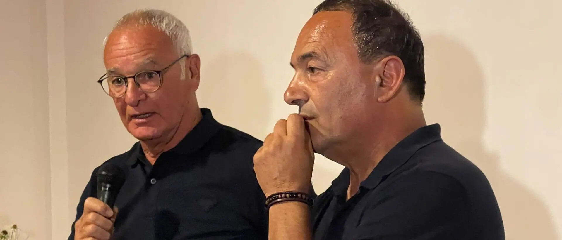 Riace, l’abbraccio di Ranieri a Mimmo Lucano: «Con il suo amore ha dato a tutti una speranza»