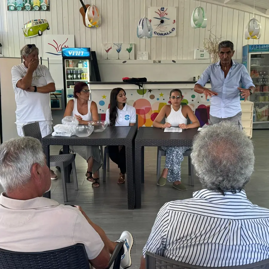 Traversata dello Stretto, il sorteggio barcaioli-nuotatori accende l’attesa: «Un’emozione che non passa mai»
