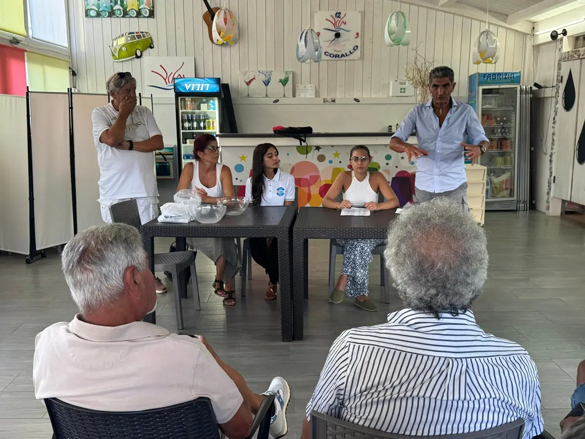 Traversata dello Stretto, il sorteggio barcaioli-nuotatori accende l’attesa: «Un’emozione che non passa mai»