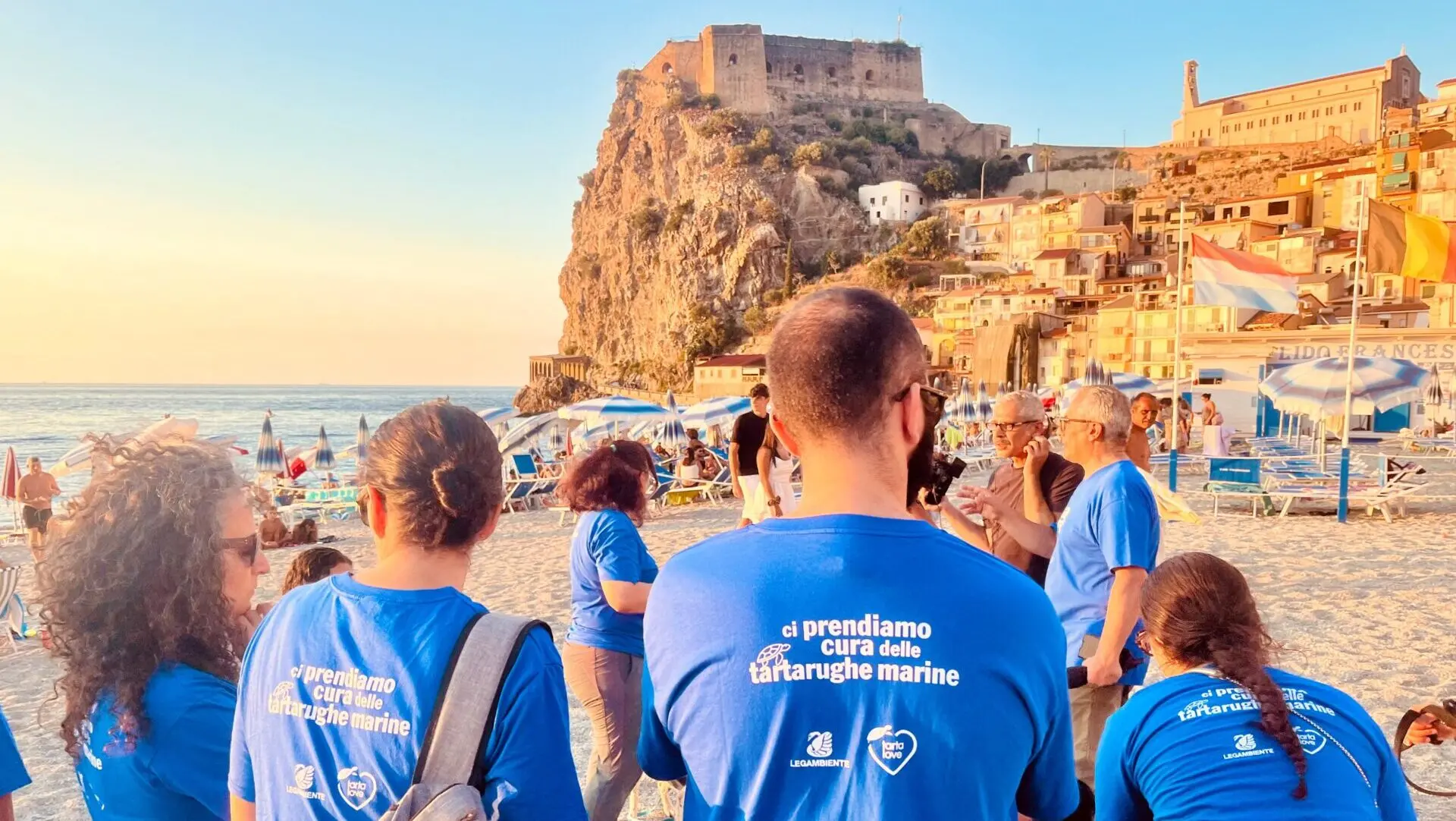 In Calabria arrivano i Tarta Dogs: eroi a quattro zampe per proteggere le tartarughe marine