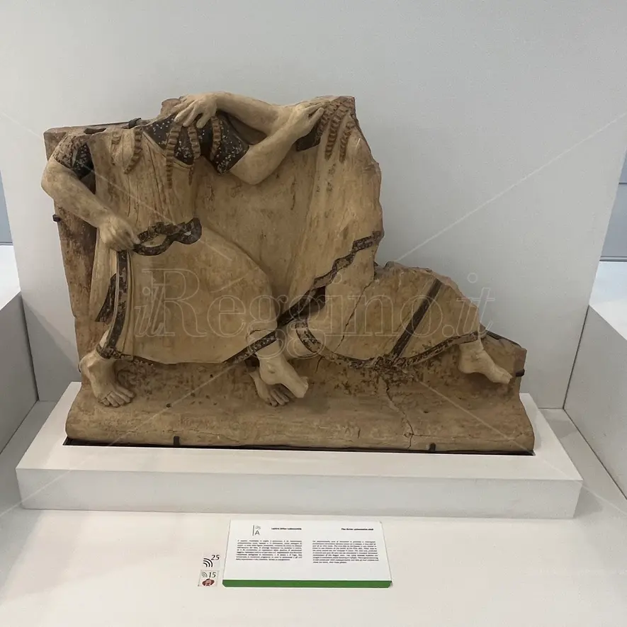 La lastra di Griso Laboccetta e gli ex voto: al Museo i preziosi reperti dell'area sacra più importante dell'antica Rhegion - FOTO e VIDEO