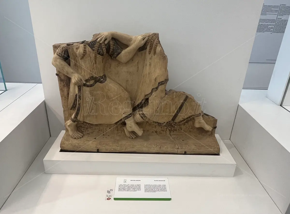 La lastra di Griso Laboccetta e gli ex voto: al Museo i preziosi reperti dell'area sacra più importante dell'antica Rhegion - FOTO e VIDEO