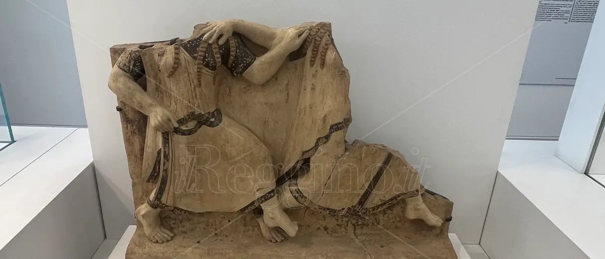 La lastra di Griso Laboccetta e gli ex voto: al Museo i preziosi reperti dell'area sacra più importante dell'antica Rhegion - FOTO e VIDEO