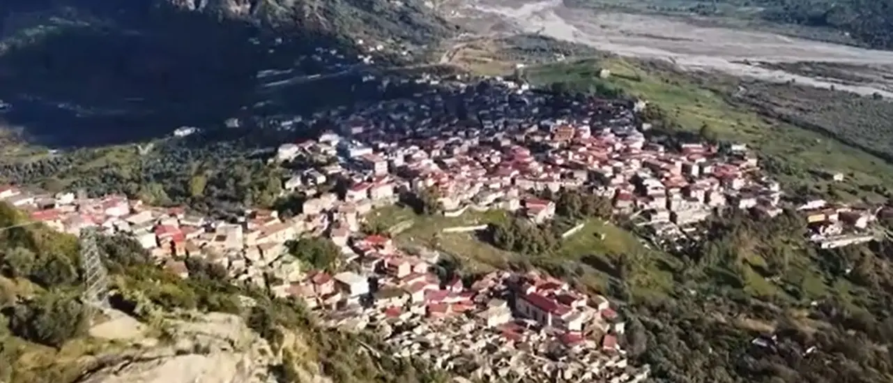 Il caso San Luca, il futuro passa anche dall’opera di quattro giovani donne: «Insegnare ai bambini è un privilegio. Alleiamoci per restare qui»