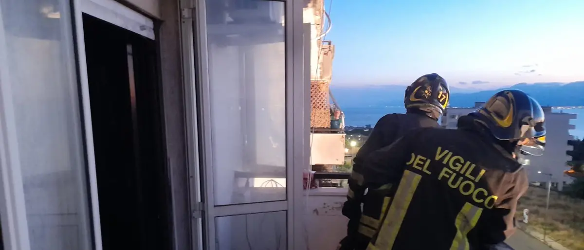 Reggio, in fiamme appartamento ad Arghillà