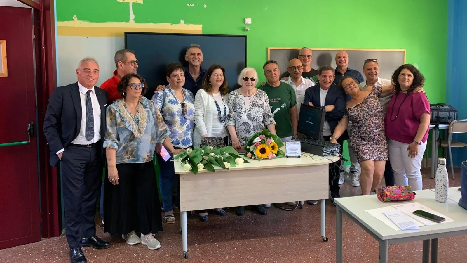 Reggio Calabria, 40 anni dopo il diploma la V M torna in classe con la professoressa Tita Ferro