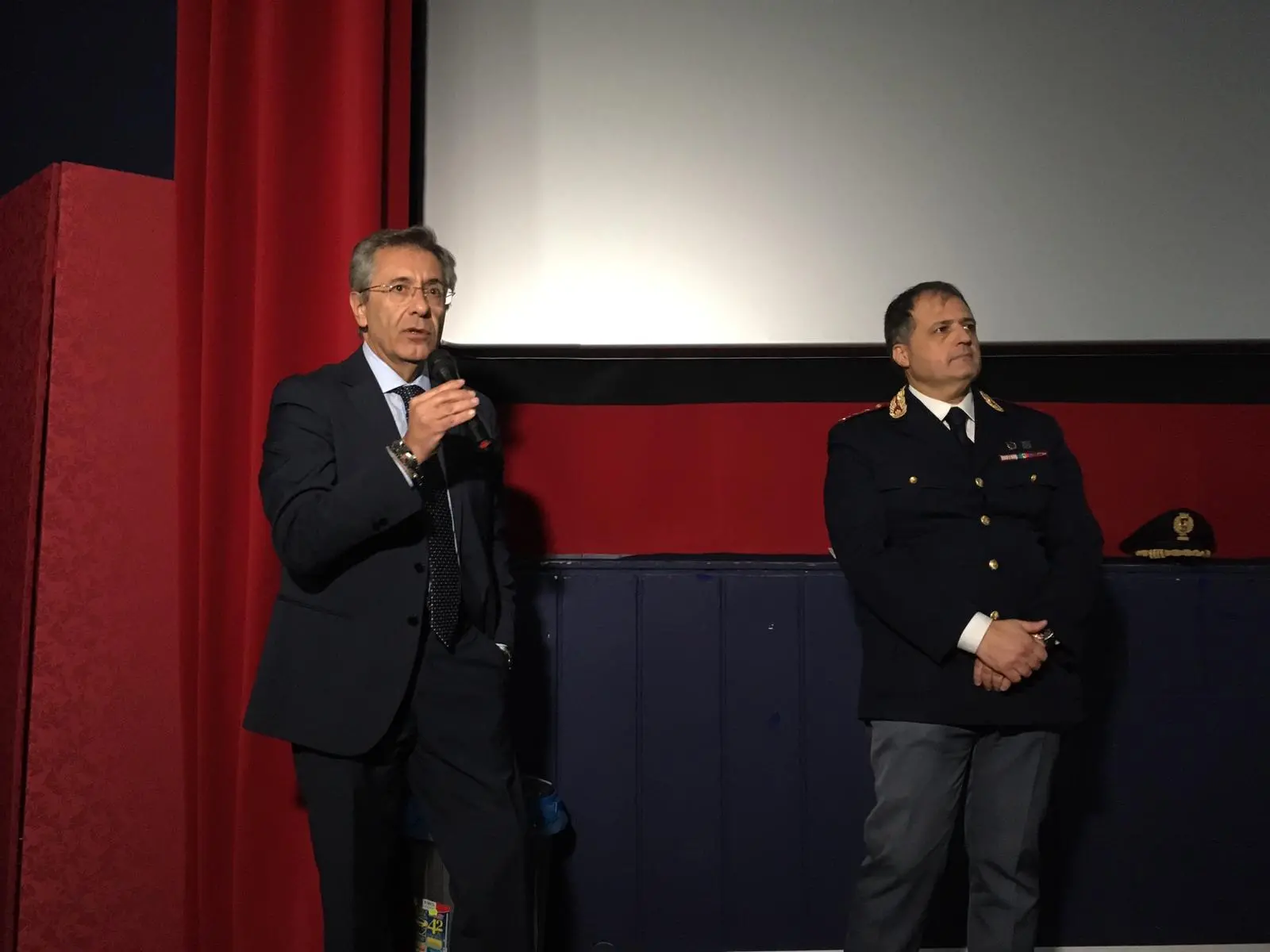 A lezione di legalità e sicurezza. La Scientifica in cattedra a Siderno