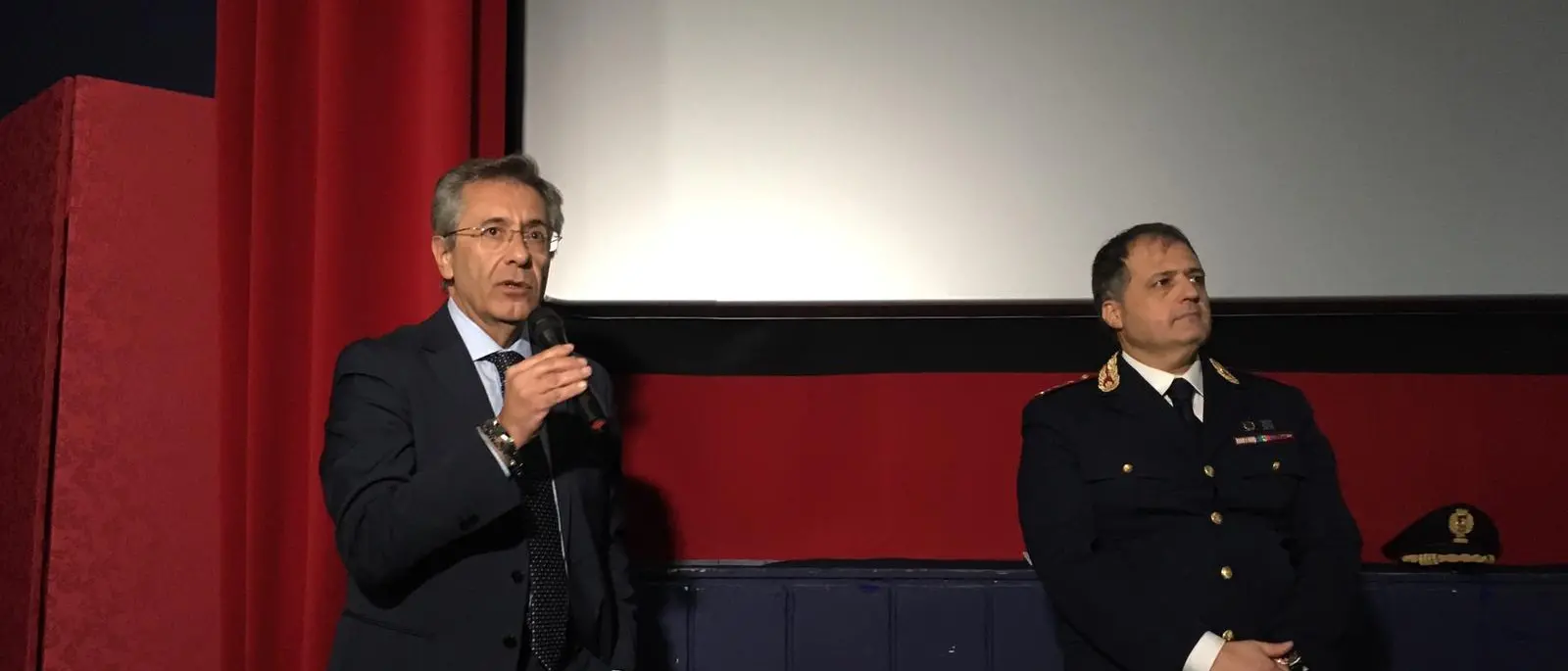 A lezione di legalità e sicurezza. La Scientifica in cattedra a Siderno