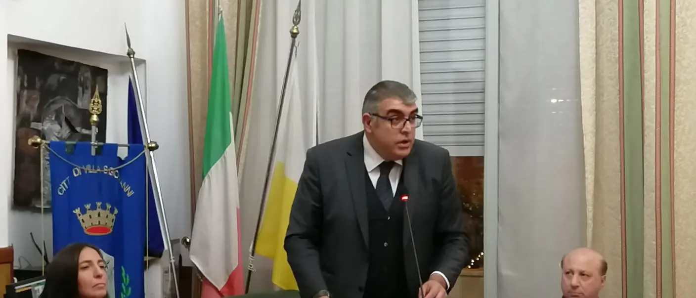 Villa San Giovanni, la maggioranza contro l'opposizione: «Specula e chiede solo posti in Giunta»