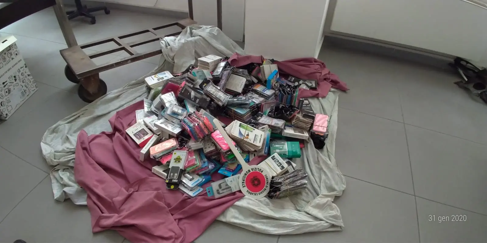 Controlli nel centro cittadino, maxi multe ai venditori abusivi