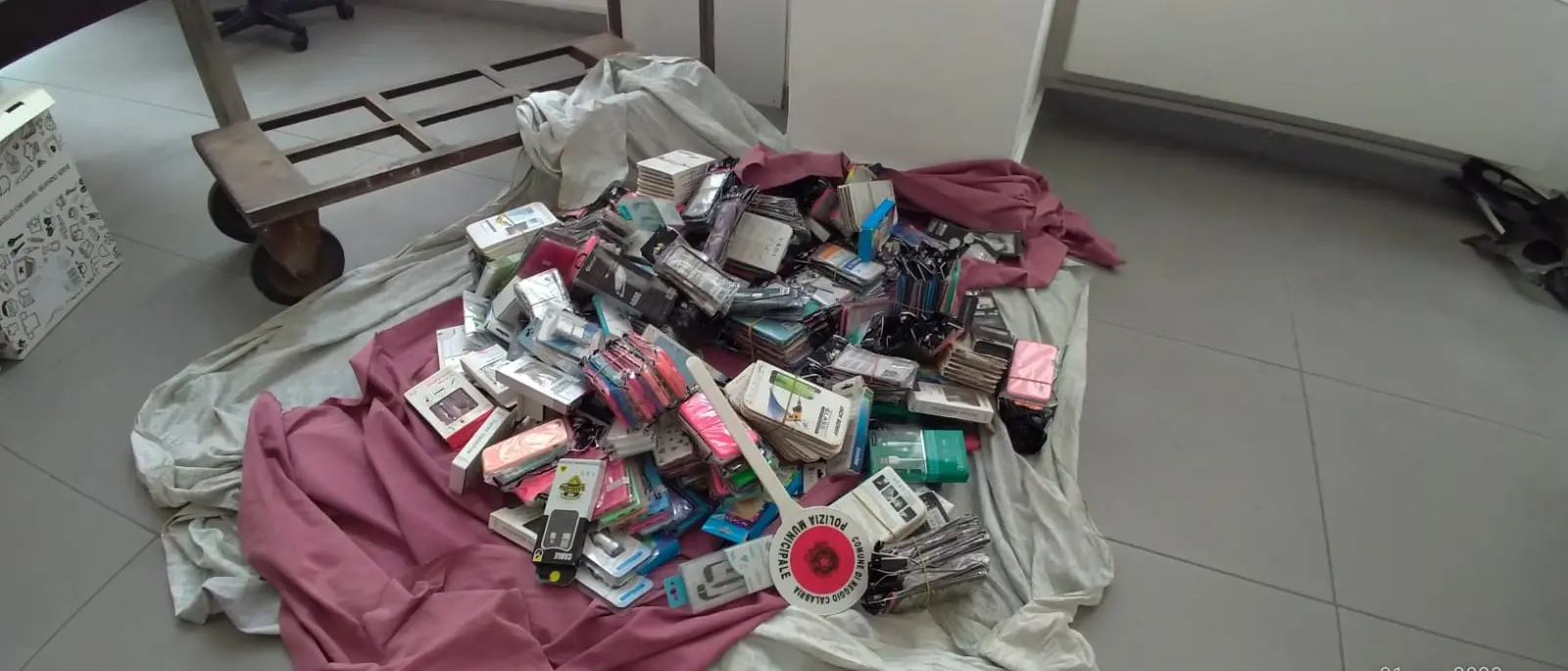 Controlli nel centro cittadino, maxi multe ai venditori abusivi