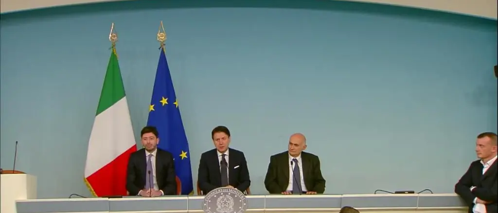 Coronavirus, accertati primi due casi in Italia. Per l'Oms è emergenza globale