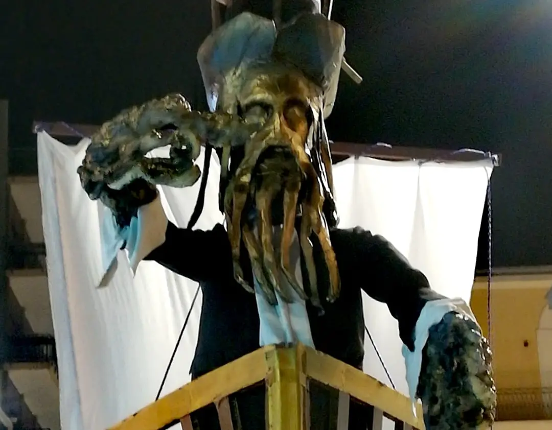 Cala il sipario sul Carnevale. A sfilare i carri dell'illegalità e della libertà