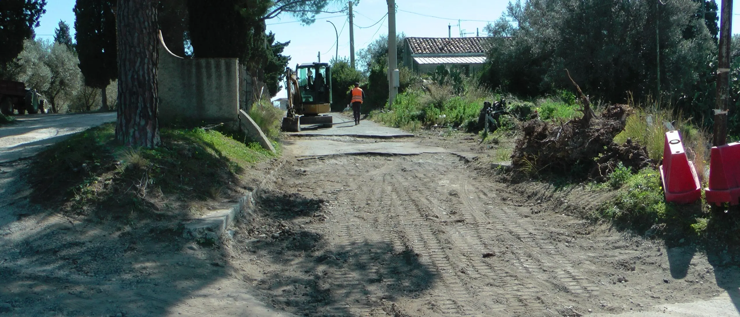 Locri, al via i lavori di recupero della strada del centro neurologico