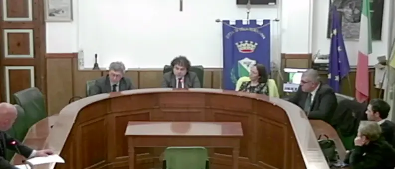 Villa San Giovanni, l'opposizione lascia il Consiglio. La maggioranza: «Uniti solo per fare ostruzionismo»