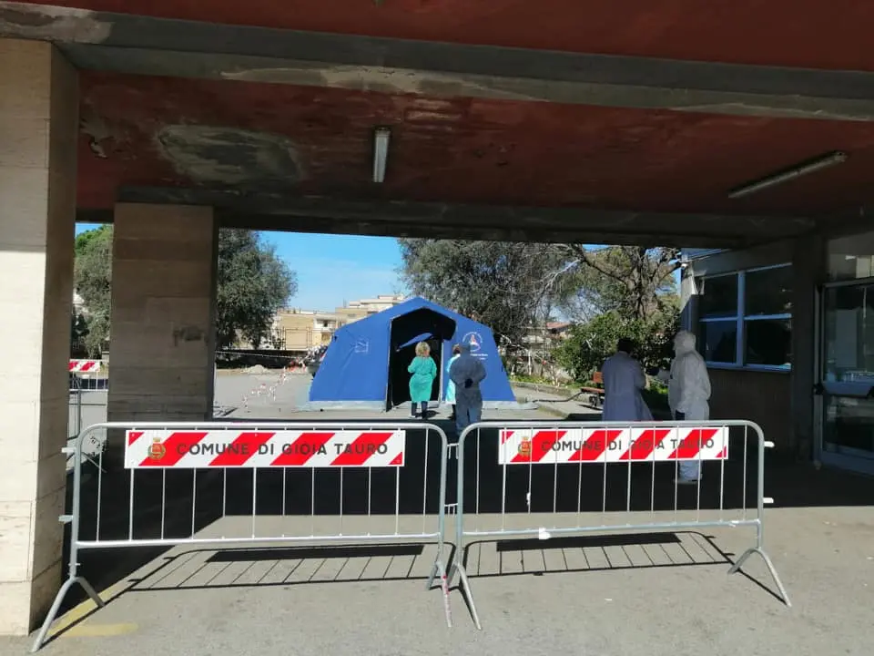 Coronavirus, a Gioia Tauro operativo da stamane l'ospedale da campo