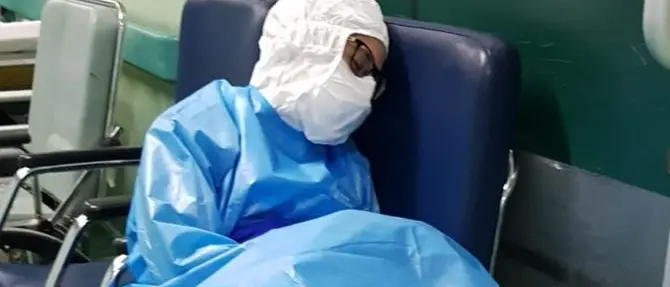 Valentina, medico di Reggio Calabria eroe in trincea. La foto simbolo nella lotta al Coronavirus