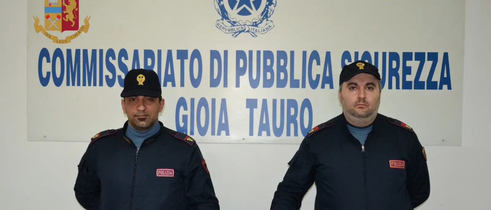 Tenta di uccidere un vicino di casa con l'accetta, arrestato 61enne