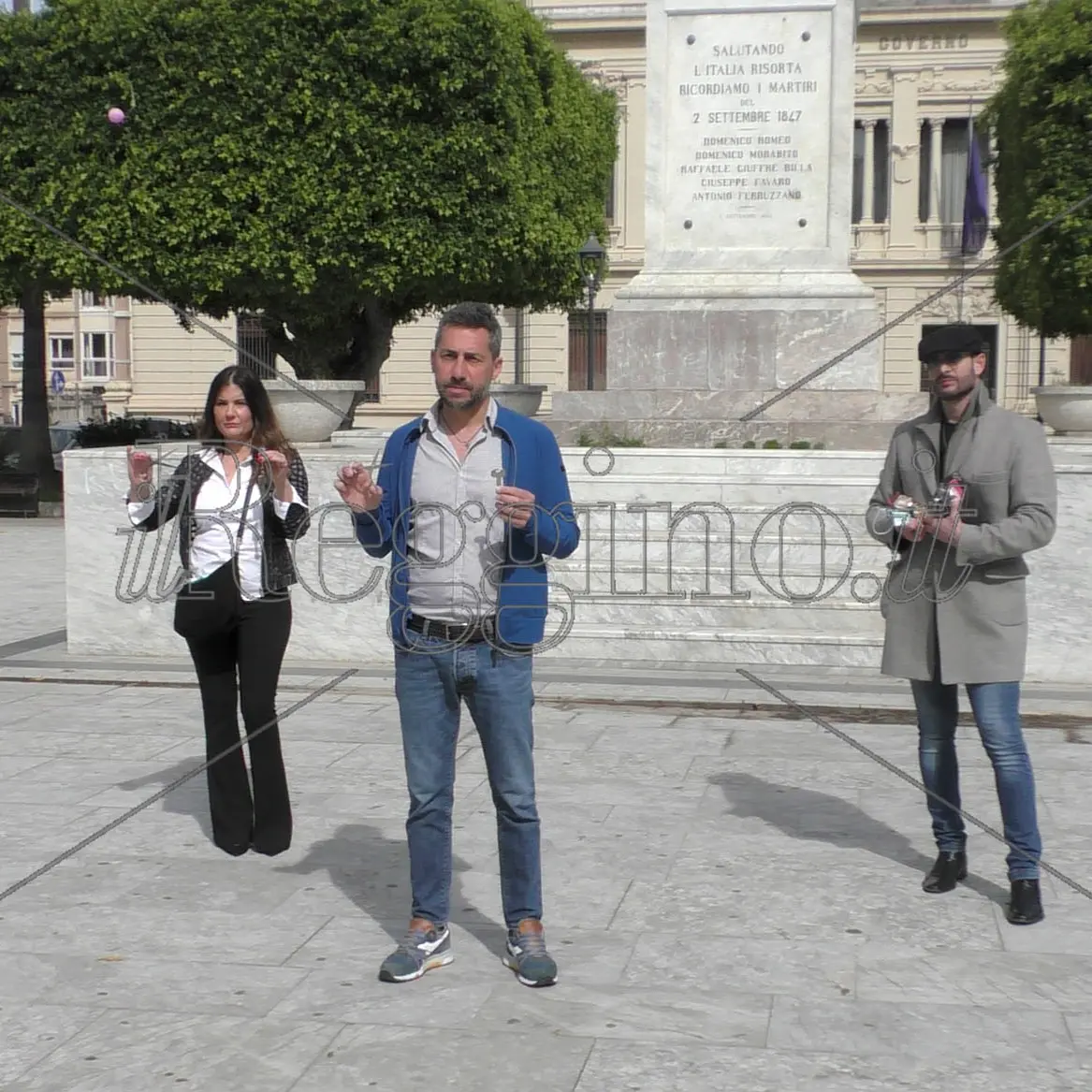 Coronavirus a Reggio Calabria, estetiste e parrucchieri in protesta. «Fateci aprire in sicurezza l'11 maggio»