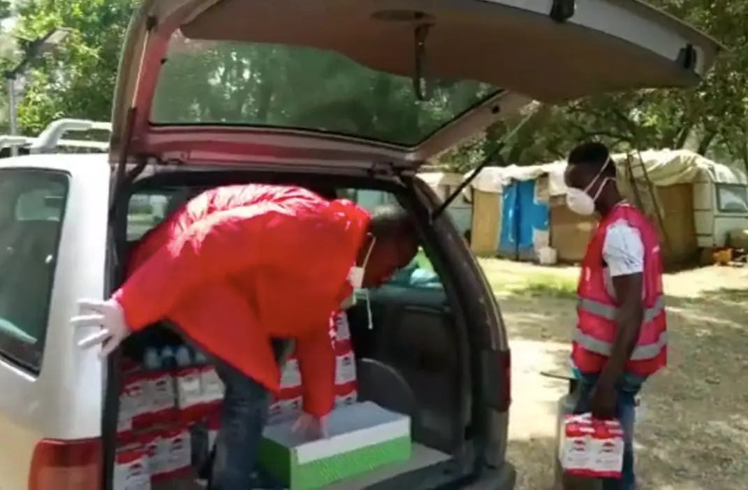 Regolarizzazione migranti, Flai-Cgil nei ghetti per aiutare i braccianti