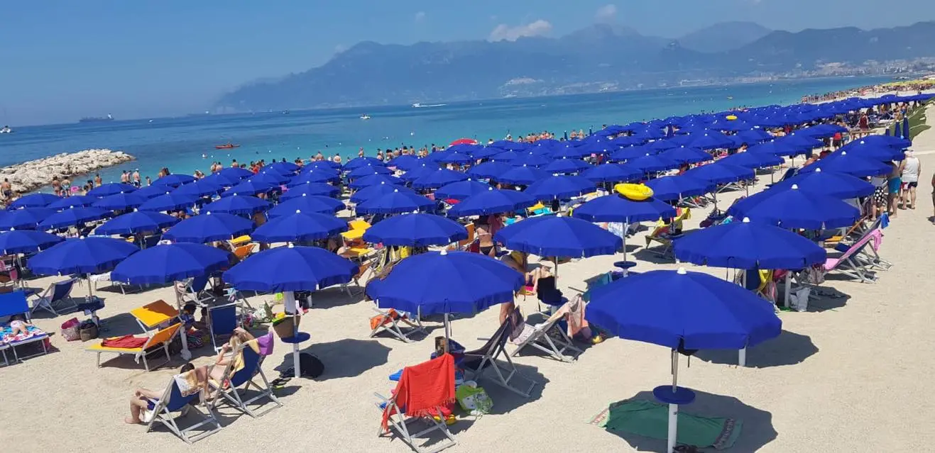 Il futuro incerto delle spiagge italiane: tra caos normativo e il rischio delle multinazionali