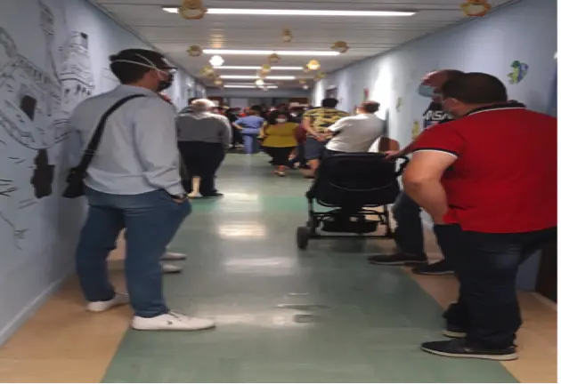 Locri, code infinite al centro vaccini. La denuncia: «Criticità persistente»