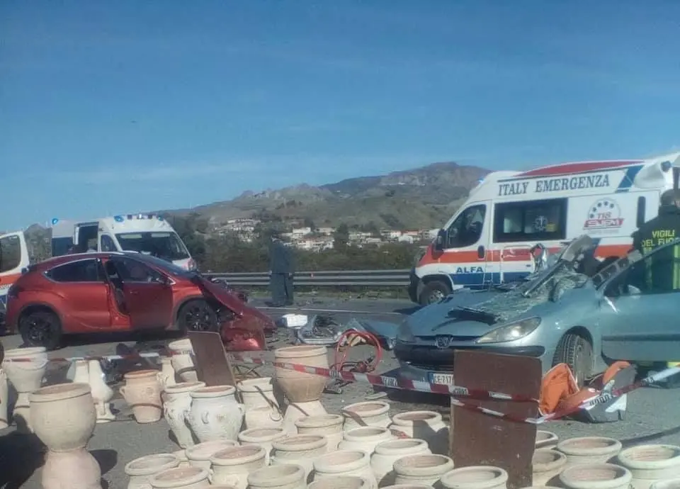 Incidente mortale a Melito, una vittima e due feriti gravi
