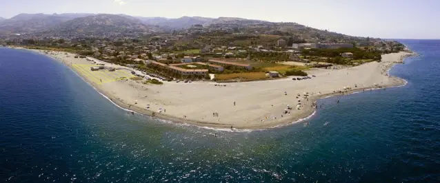 Reggio, cadavere ritrovato sulla spiaggia di Pellaro