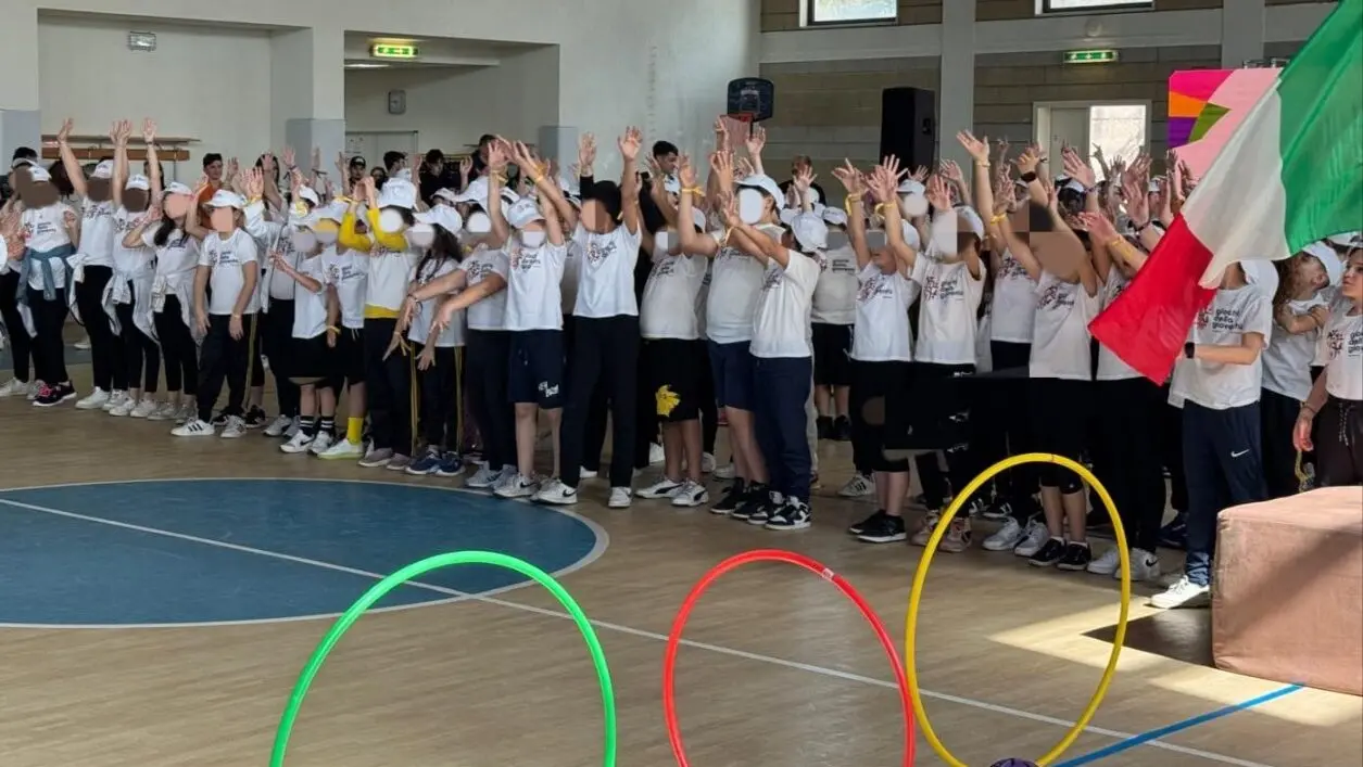Sport, gioco e lavoro di squadra: gli alunni dell’I.C. “Telesio” protagonisti della giornata “Regione in Movimento”