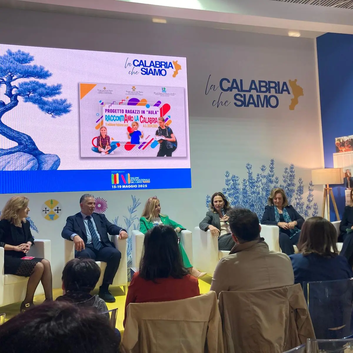 Al Salone del Libro di Torino, il viaggio premio per i vincitori del concorso \"Ragazzi in aula – raccontiamo la Calabria\"