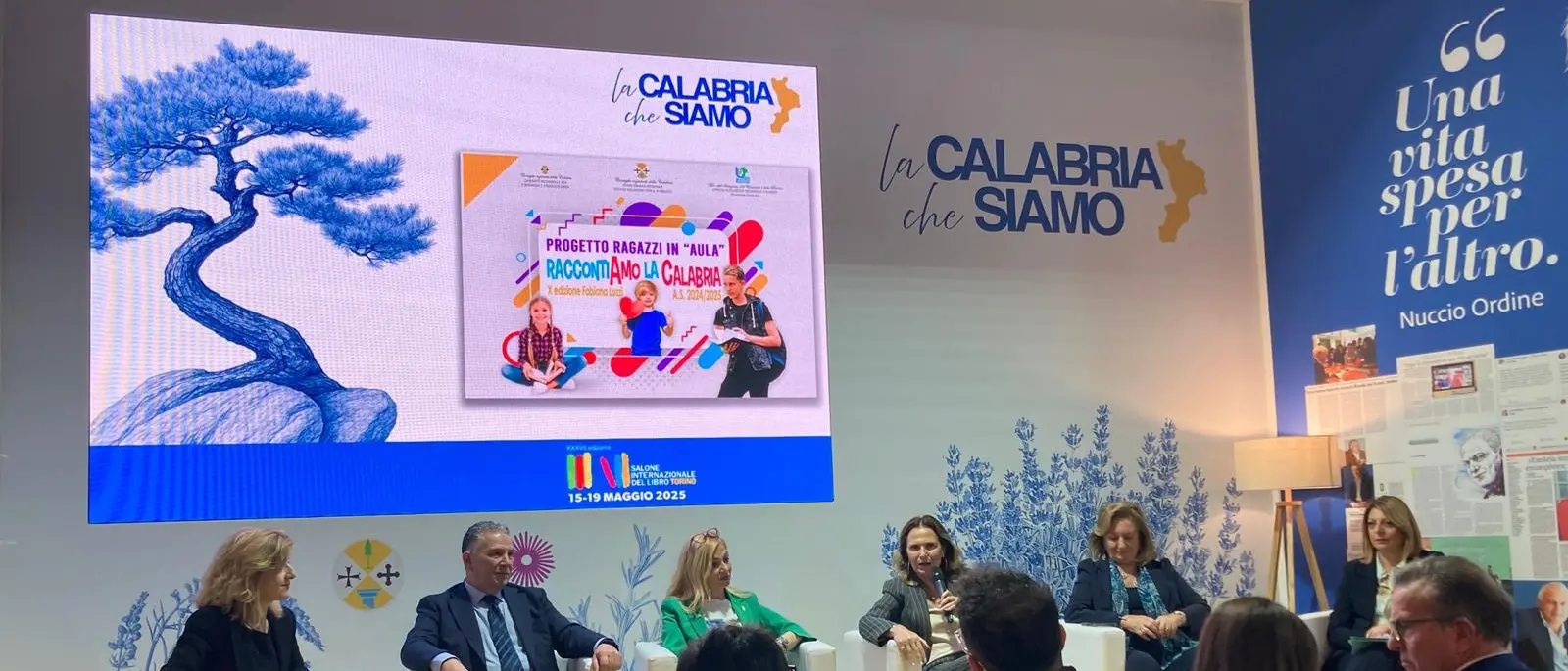 Al Salone del Libro di Torino, il viaggio premio per i vincitori del concorso \"Ragazzi in aula – raccontiamo la Calabria\"