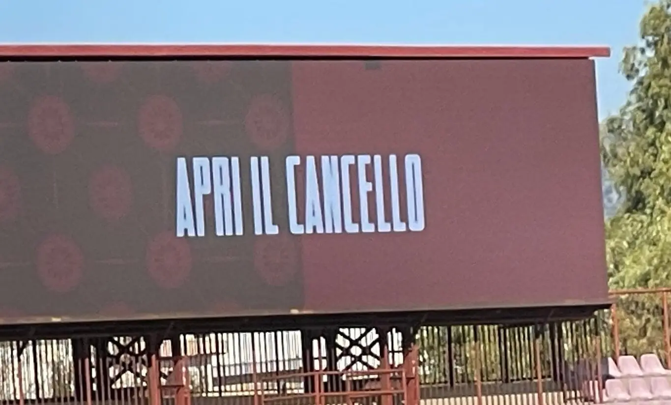 I cancelli del Granillo si riaprono, e l'inno amaranto diventa il manifesto di una città che continua a sognare