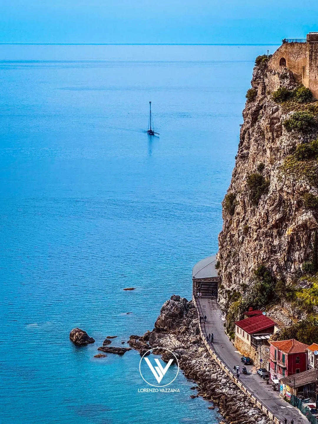 Tradizione in mare: la spadara sotto lo sguardo del castello