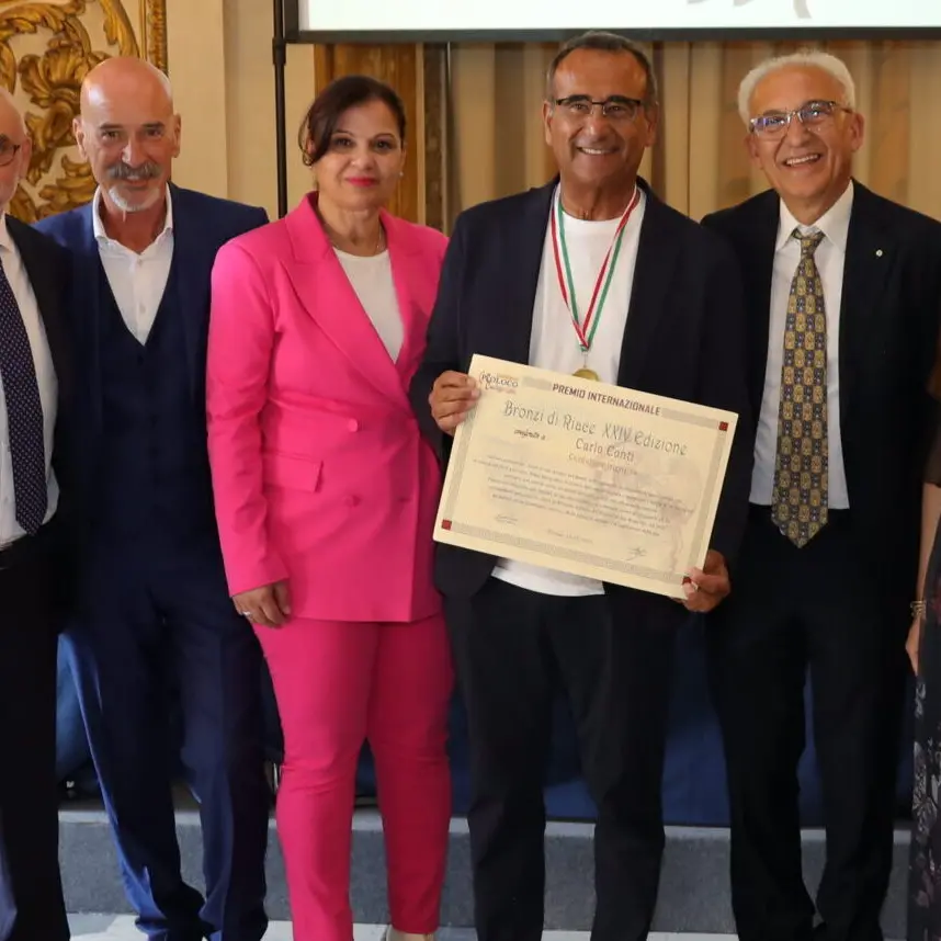 Il premio internazionale \"Bronzi di Riace\" incanta Firenze: tra i premiati anche Carlo Conti
