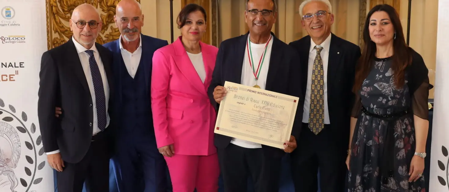 Il premio internazionale \"Bronzi di Riace\" incanta Firenze: tra i premiati anche Carlo Conti