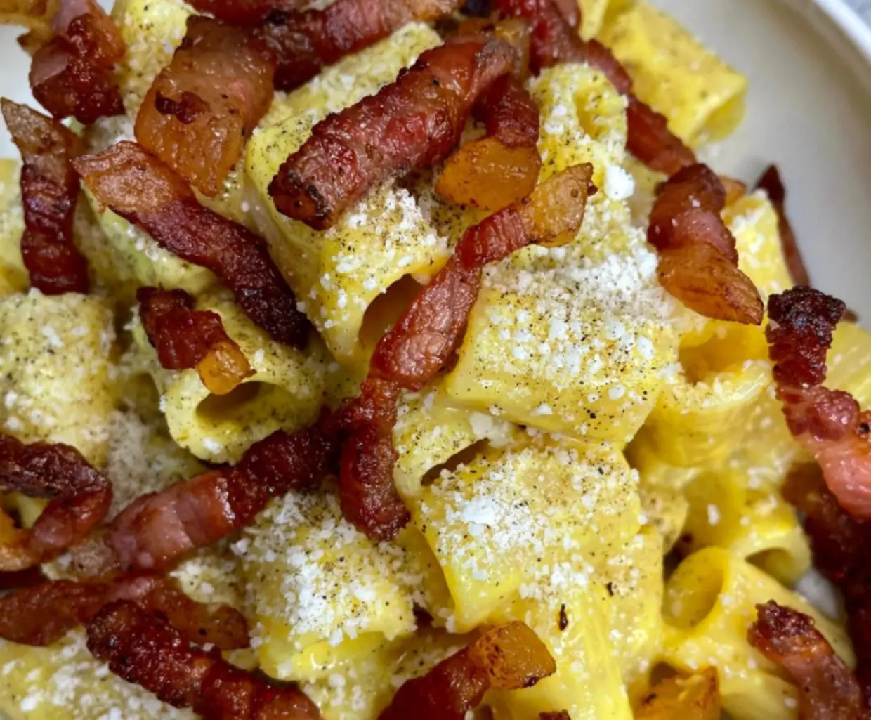 LA RICETTA DEL GIORNO | Mezze maniche alla carbonara