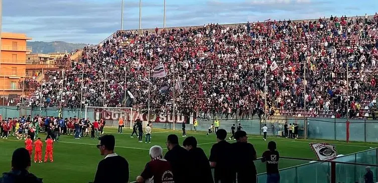 Reggio esplode di gioia: la squadra vince i playoff, Falcomatà esulta con la città