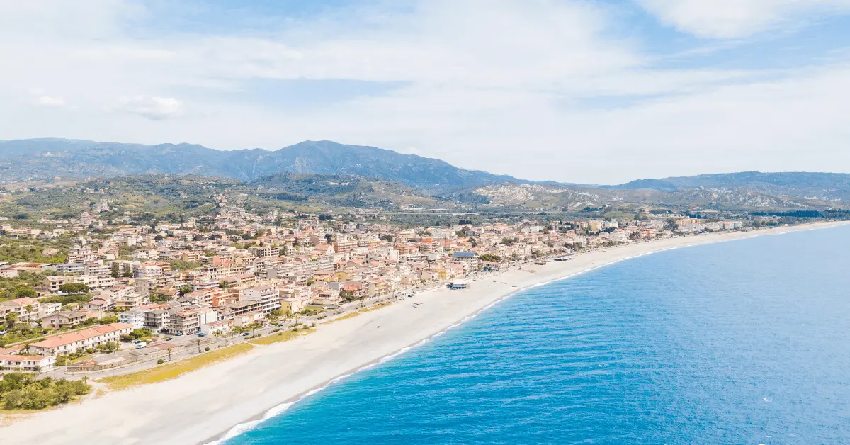Marina di Gioiosa Ionica in lutto per la scomparsa di Debora Borzomi, il cordoglio dell’Amministrazione comunale