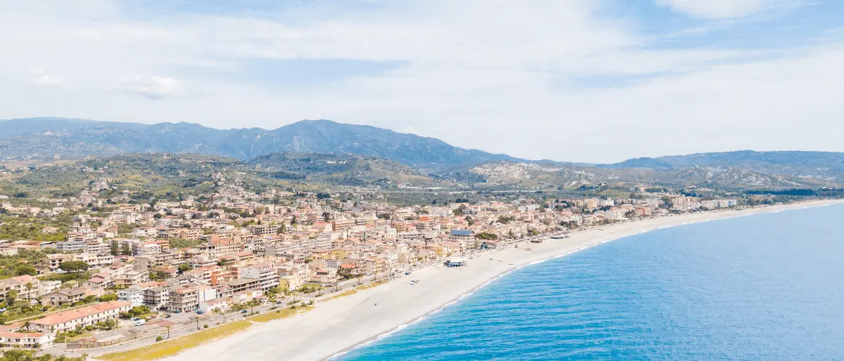 Marina di Gioiosa Ionica in lutto per la scomparsa di Debora Borzomi, il cordoglio dell’Amministrazione comunale