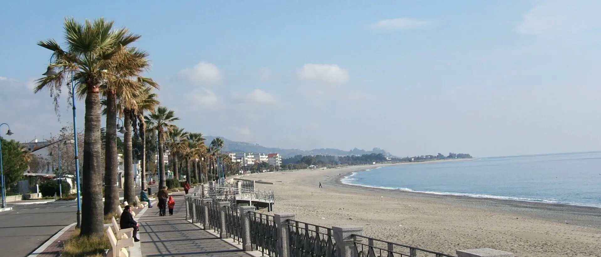 Marina di Gioiosa, vandalizzato un bene confiscato sul lungomare: indagini in corso