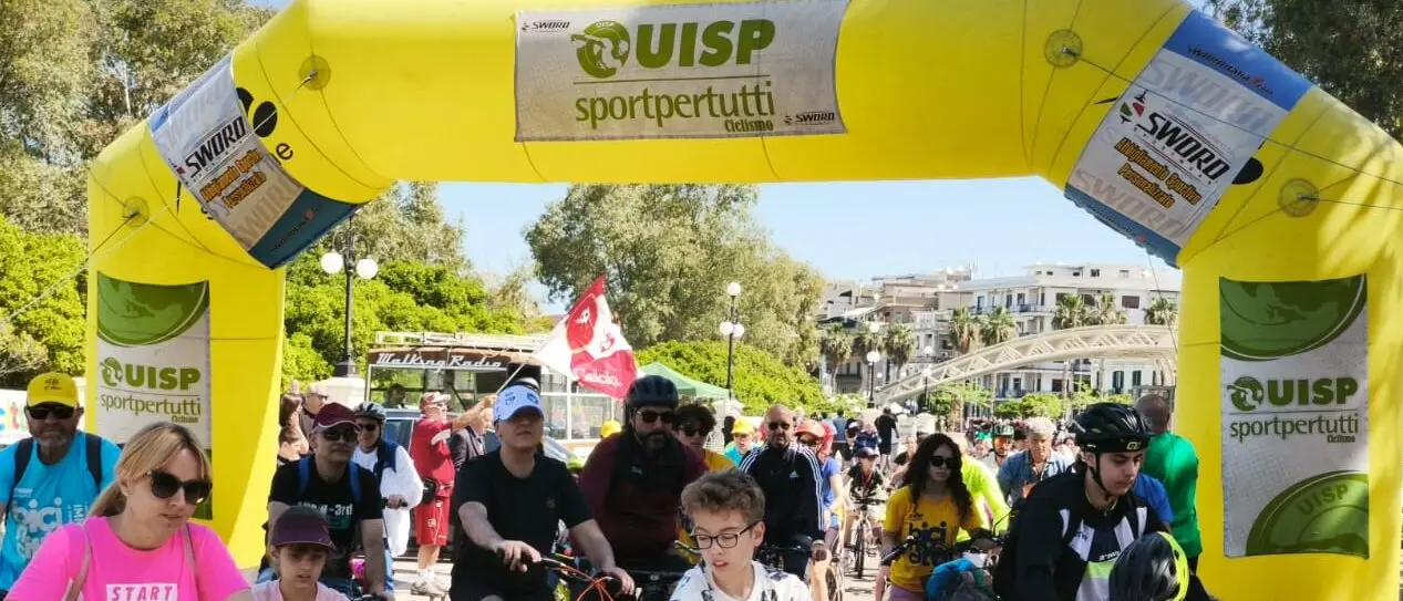 Reggio si muove in bici: in centinaia alla 37ª edizione di \"Bicincittà\" - FOTO