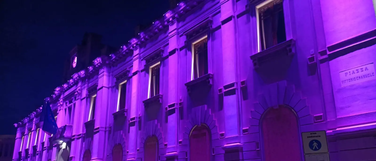 Giornata mondiale esofagite eosinofila, Palazzo San Giorgio illuminato di magenta