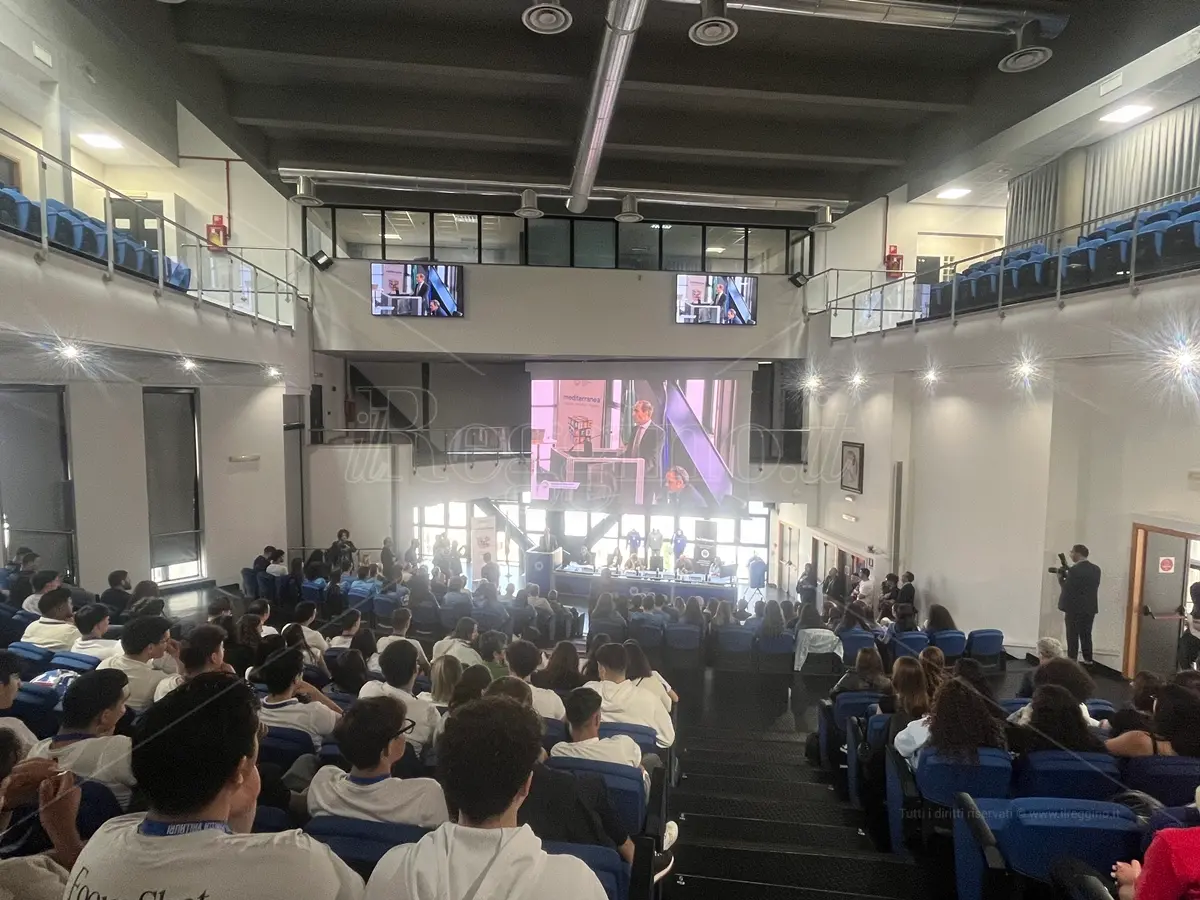 Mediterranea di Reggio: record di iscritti, offerta formativa e dimensione internazionale in crescita. Il rettore Zimbalatti: «Connessi al mondo pur studiando qui» - VIDEO