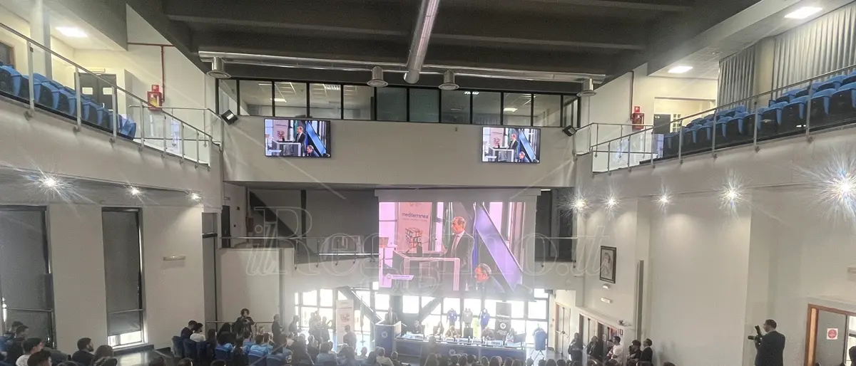 Mediterranea di Reggio: record di iscritti, offerta formativa e dimensione internazionale in crescita. Il rettore Zimbalatti: «Connessi al mondo pur studiando qui» - VIDEO
